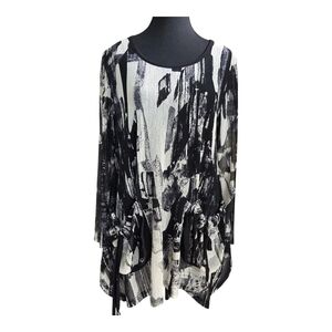 PAPA Abstract Black and White Women's Tunic witj Front Pockets Large